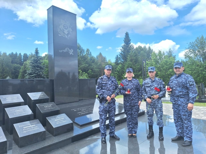 В Татарстане росгвардейцы провели комплекс мероприятий, посвященных Дню памяти и скорби