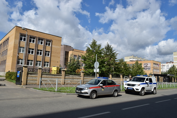 В Казани сотрудники Росгвардии приняли участие во всероссийских учениях по отработке действий при террористических угрозах в образовательных учреждениях 
