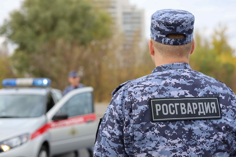 В Нижнекамске росгвардейцы задержали семейную пару, подозреваемых в краже из сетевого супермаркета 