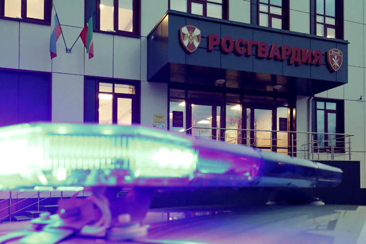 Росгвардейцы задержали автомобилиста, устроившего стрельбу на дороге в Казани
