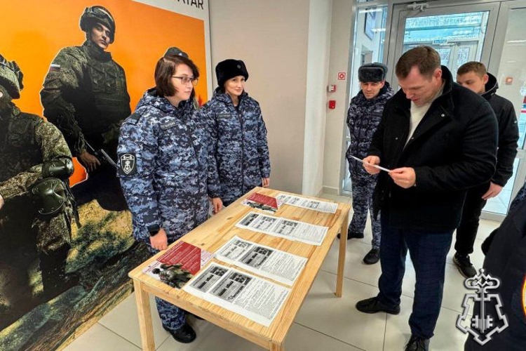 В Зеленодольске в рамках акции «На службу в Росгвардию» работал мобильный агитационный пункт территориального отдела вневедомственной охраны
