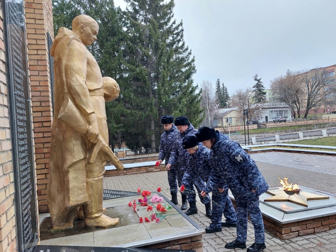 В Татарстане сотрудники Росгвардии приняли участие в памятных мероприятиях, посвященных Дню Неизвестного солдата 