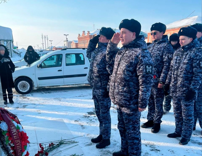 В Буинске росгвардейцы приняли участие в митинге, посвященном памяти сотрудников милиции, погибших при исполнении служебных обязанностей