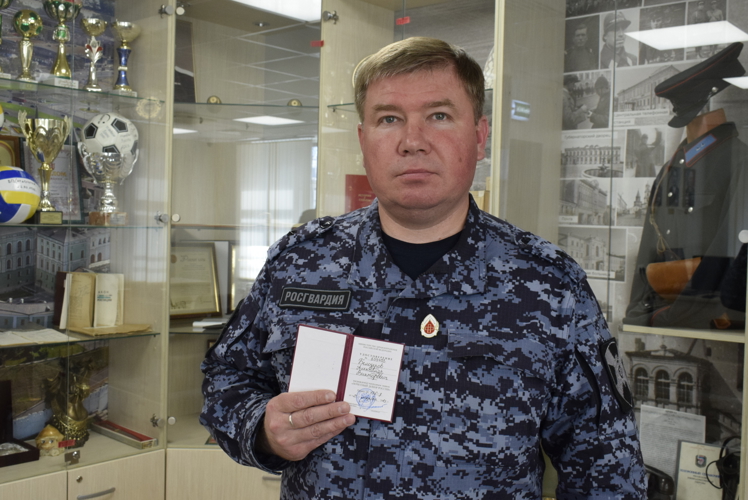 Казанский сотрудник вневедомственной охраны Росгвардии стал героем рубрики "Знай наших"