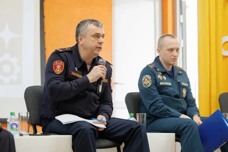 В Казани представитель вневедомственной охраны Росгвардии принял участие в ежегодном семинаре организаторов летнего детского отдыха