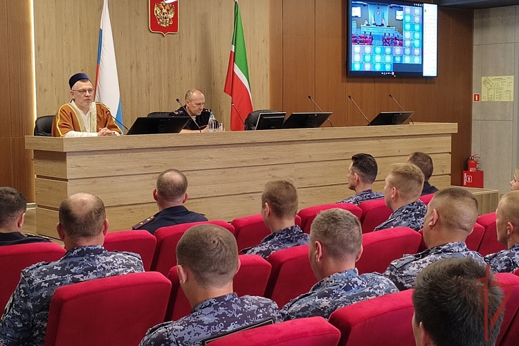 В  Казани имам мечети «Рамазан» провел духовно - просветительскую встречу с сотрудниками вневедомственной охраны Росгвардии