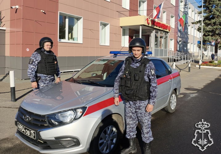 В Зеленодольском районе Татарстана сотрудники Росгвардии задержали подозреваемого в попытке кражи из магазина и кражи имущества у знакомой 